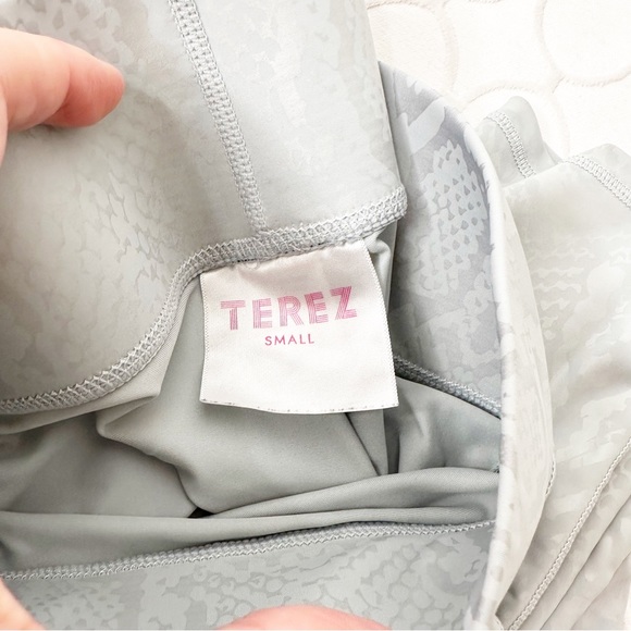 TEREZ 2-piece UpLift Sports Bra & Ankle Leggings Silver Obsidian Snakeskin Small - Picture 7 of 7